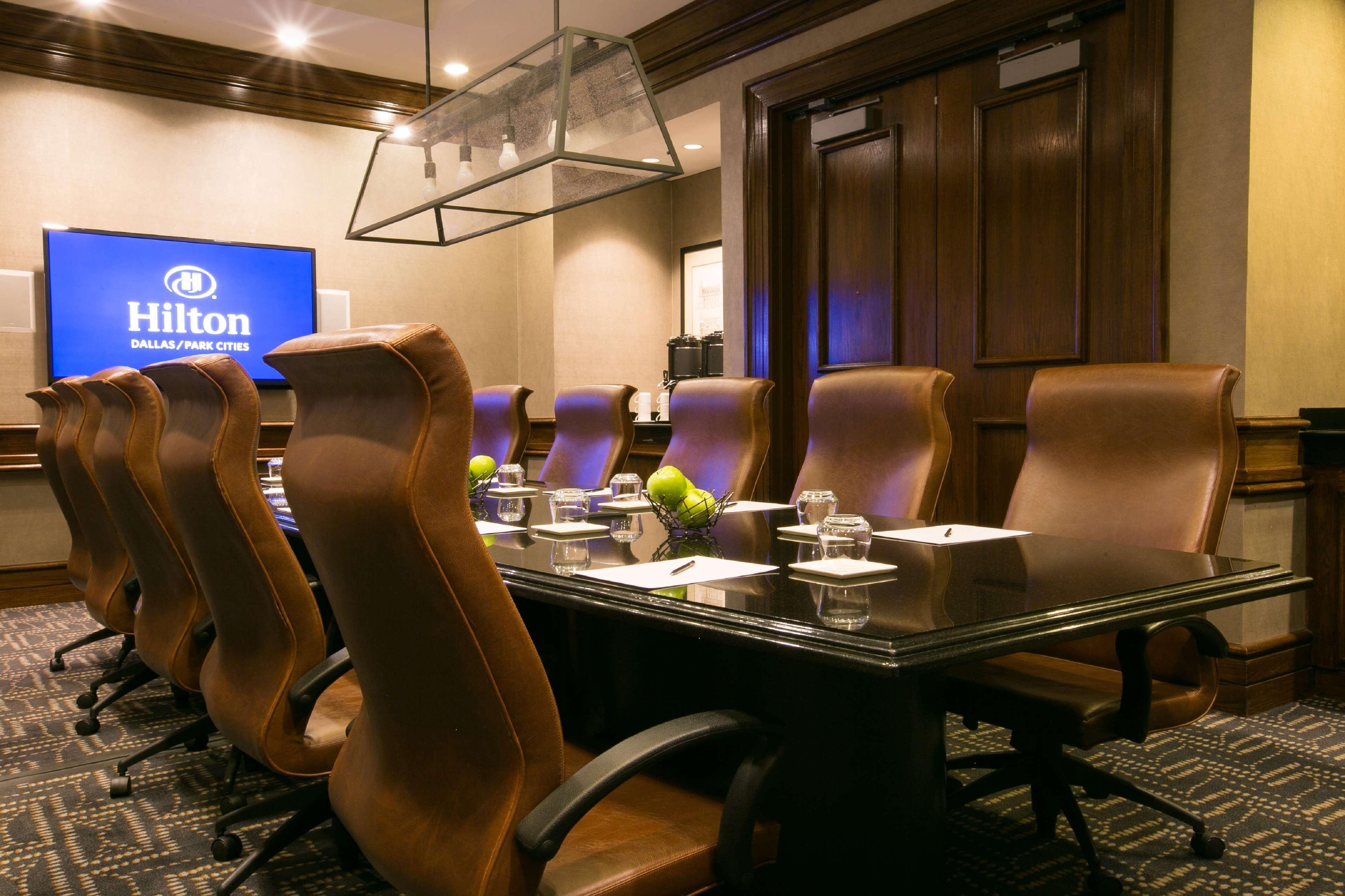 Hilton Dallas-Park Cities Экстерьер фото