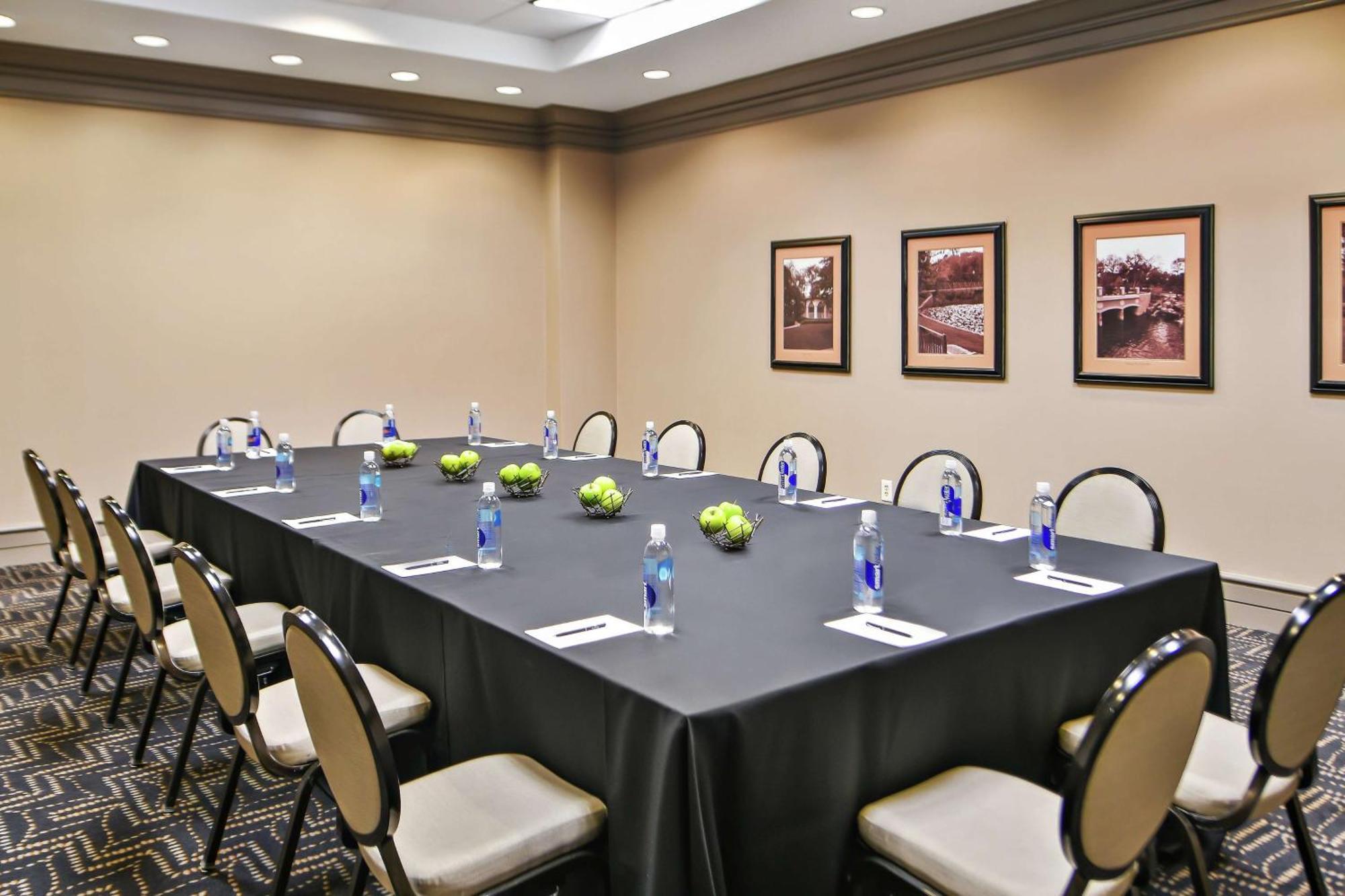 Hilton Dallas-Park Cities Экстерьер фото